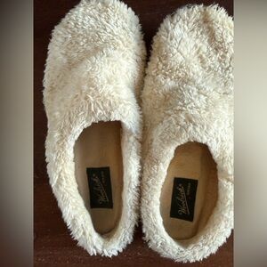 Woolrich Women's Plush Tan Slippers